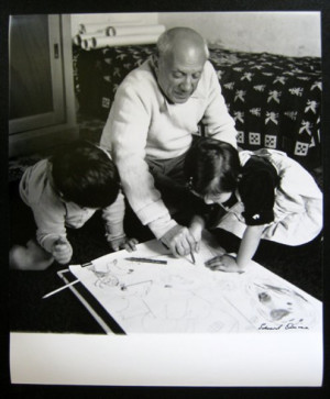 Pablo Picasso with his children Claude and Paloma (photographer ...