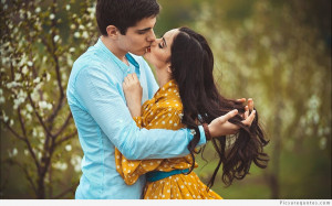 young-couple-in-love-wallpaper