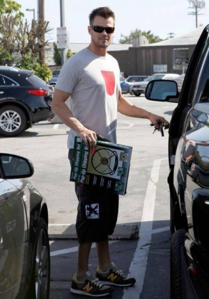Josh Duhamel squared off his tees and shorts outfit with the 455 ...