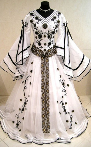 vintage fashion Medieval wedding dress weddinng dress