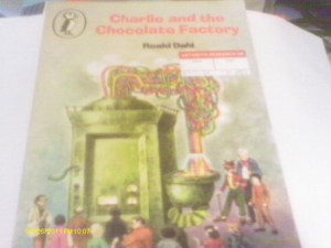 Charlie and the Chocolate Factory (Puffin Books)
