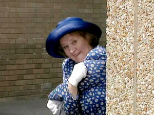 Keeping Up Appearances (UK) - 04x07 Let There Be Light