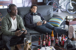 Still of Kevin Hart and Michael Ealy in About Last Night (2014)