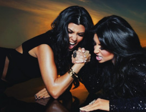 inuhdaze:Kourtney & Kim Kardashian(arm wrestling )