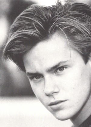44/100 ☮ River Phoenix