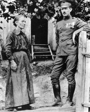 ... and Croixde Guerre winner Alvin York and his mother back in Tennessee