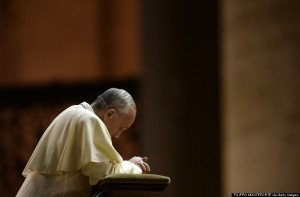 pope francis praying