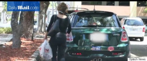 Columba Bush lleva un letrero en espa ol en su auto que delata a su