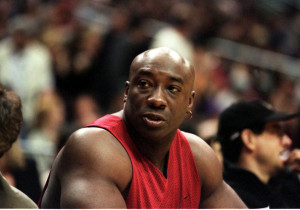 How Much Does Michael Clarke Duncan Bench Press?
