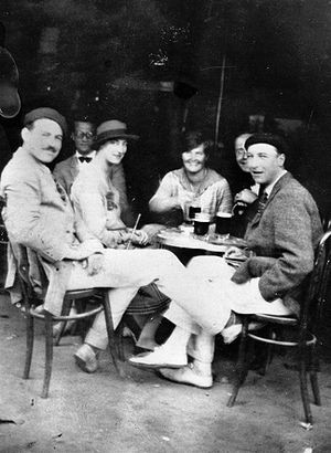 Ernest Hemingway, Lady Duff Twysden, Hadley Hemingway, and 3 others ...