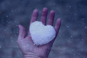 Cold Winter Snow Love Heart(via Pink Sherbet Photography)